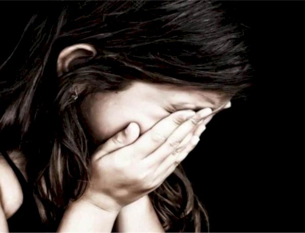 मासूम बच्ची के साथ रेप और हत्या के प्रयास में कोर्ट ने सुनाई फांसी, कहा दोषी तब तक लटकाया जाए तब तक कि मौत न हो जाए मासूम बच्ची के साथ रेप और हत्या के प्रयास में कोर्ट ने सुनाई फांसी, कहा दोषी तब तक लटकाया जाए तब तक कि मौत न हो जाए