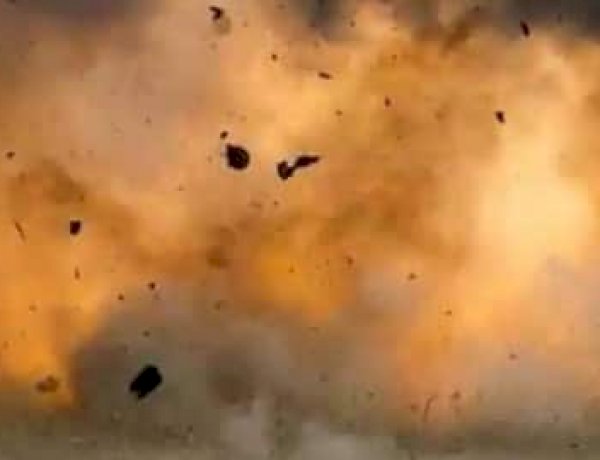 पश्चिम बंगाल: क्लास में पढ़ाई कर रहे थे बच्चे, अचानक छत पर हुआ भीषण धमाका पश्चिम बंगाल: क्लास में पढ़ाई कर रहे थे बच्चे, अचानक छत पर हुआ भीषण धमाका