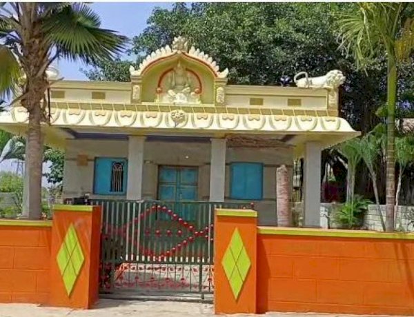 कर्नाटक: दलित बच्चे ने छुई भगवान की मूर्ति, परिवार पर पंचायत ने लगाया 60 हजार रुपए जुर्माना कर्नाटक: दलित बच्चे ने छुई भगवान की मूर्ति, परिवार पर पंचायत ने लगाया 60 हजार रुपए जुर्माना