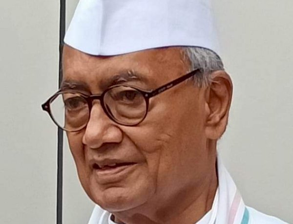 मानहानि केस में पूर्व CM दिग्विजय सिंह को मिली ज़मानत, कोर्ट से बाहर आते ही RSS पर साधा निशाना मानहानि केस में पूर्व CM दिग्विजय सिंह को मिली ज़मानत, कोर्ट से बाहर आते ही RSS पर साधा निशाना