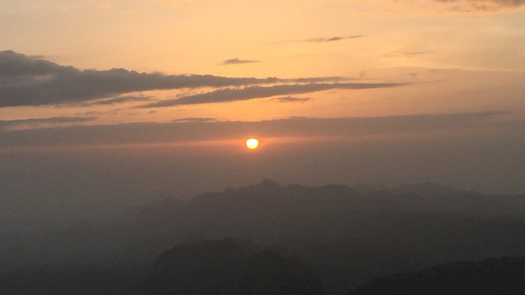 धूपगढ़ में सात पहाड़ों के पीछे ढली शाम