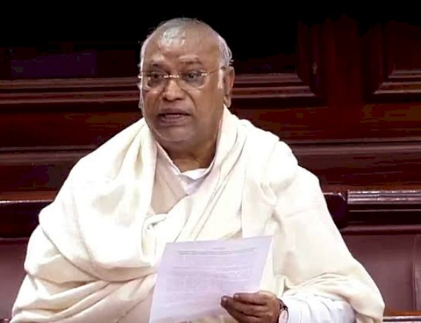 मल्लिकार्जुन खड़गे ने राज्यसभा में नेता प्रतिपक्ष के पद से दिया इस्तीफा मल्लिकार्जुन खड़गे ने राज्यसभा में नेता प्रतिपक्ष के पद से दिया इस्तीफा