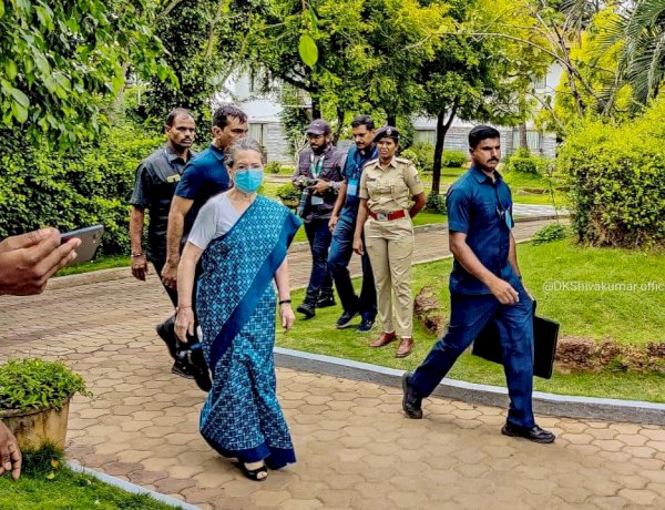 भारत जोड़ो यात्रा में शामिल होने मैसूर पहुंचीं सोनिया गांधी, 6 अक्टूबर को यात्रियों के साथ वॉक करेंगी कांग्रेस अध्यक्ष