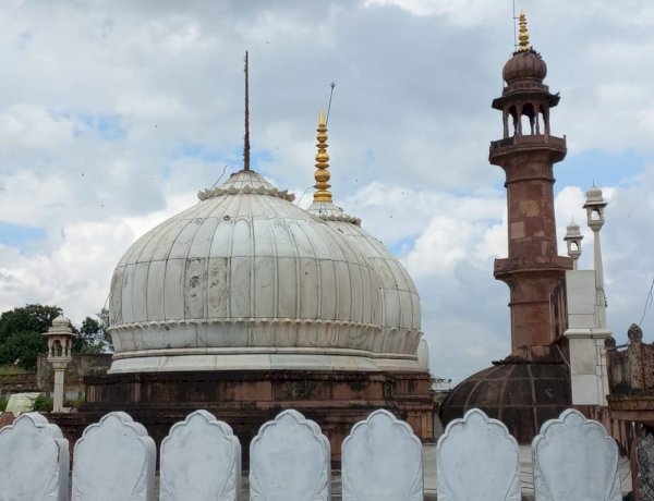 भोपाल स्थित मोती मस्जिद को चोरों ने बनाया निशाना, गुम्बद से कलश उड़ा ले गए, मुस्लिम समाज में रोष