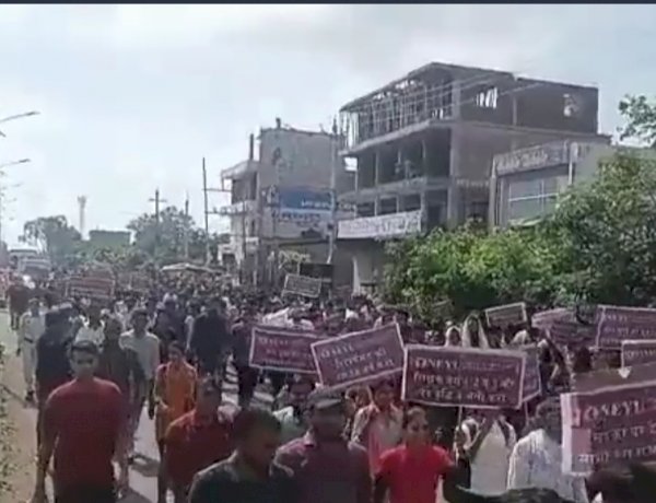 इंदौर से पैदल भोपाल पहुंचा युवाओं का हुजूम, सैंकड़ों छात्रों को उठा ले गई पुलिस