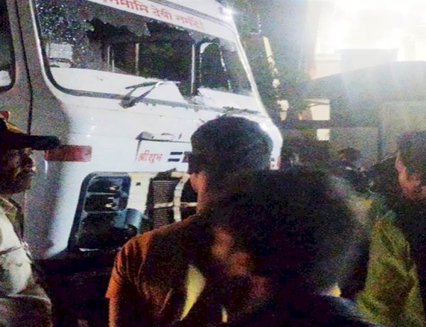 भाजयुमो नेता के हाईवा ने दो लोगों को कुचला, ग्रामीणों ने ड्राइवर को पीटा, पुलिस के साथ भी झड़प