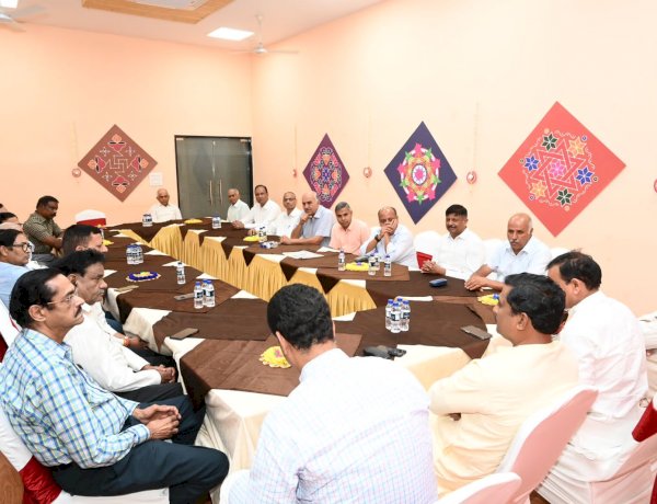 दफ्तर दरबारी: रिटायर्ड आईएएस आईपीएस ने मांगा काम, बीजेपी बोली क्या आइडिया है दफ्तर दरबारी: रिटायर्ड आईएएस आईपीएस ने मांगा काम, बीजेपी बोली क्या आइडिया है
