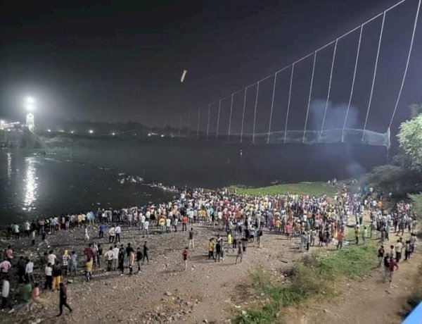 मोरबी पुल हादसे में अब तक 141 लोगों की मौत, दर्जनों लोग अब भी लापता, सरकार ने ली हादसे की जिम्मेदारी