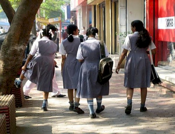 ब्यावरा में घर से स्कूल के लिए निकलीं पांच छात्राएं गायब, राघौगढ़ में मिला फोन का आखिरी लोकेशन