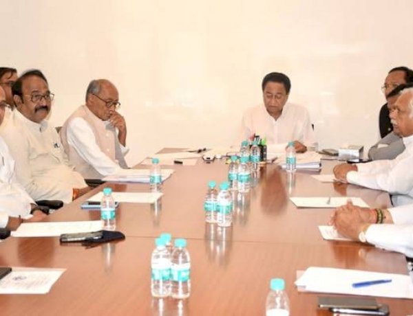 युवाओं को स्वरोजगार, बुजुर्गों को सम्मान निधि, MP की सत्ता में वापसी के लिए कांग्रेस का खास प्लान युवाओं को स्वरोजगार, बुजुर्गों को सम्मान निधि, MP की सत्ता में वापसी के लिए कांग्रेस का खास प्लान