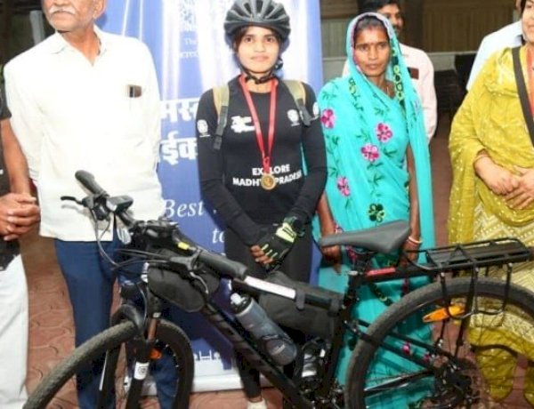 पर्यावरण संरक्षण का संदेश देने भारत भ्रमण पर निकली MP की बेटी, साइकिल से तय करेगी 20 हजार KM का सफर
