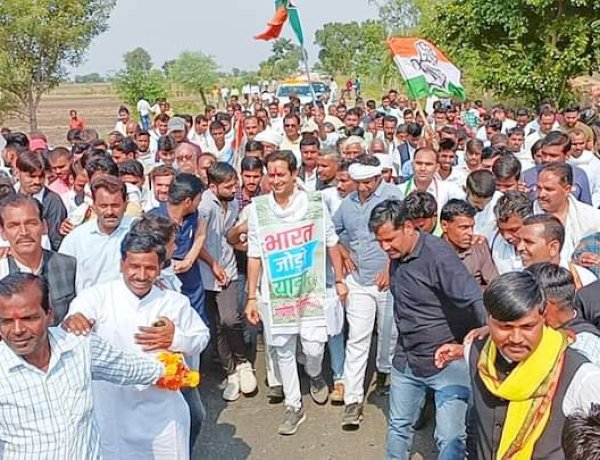 राघौगढ़ में जयवर्धन सिंह ने शुरू की किसान सम्मान पदयात्रा, कांग्रेस विधायक के साथ सड़को पर उतरे सैंकड़ों किसान