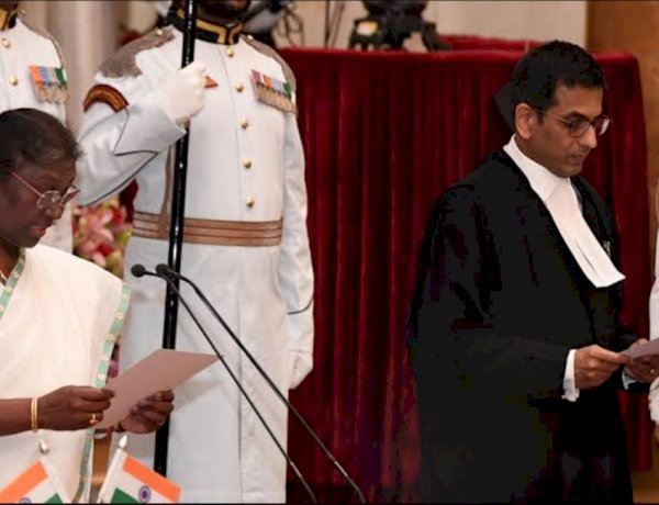 जस्टिस डीवाई चंद्रचूड़ बने देश के 50वें CJI, राष्ट्रपति द्रौपदी मुर्मू ने दिलाई शपथ
