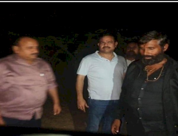चंबल का कुख्यात डकैत गुड्डा गुर्जर गिरफ्तार, पुलिस से मुठभेड़ के दौरान पैर में लगी गोली चंबल का कुख्यात डकैत गुड्डा गुर्जर गिरफ्तार, पुलिस से मुठभेड़ के दौरान पैर में लगी गोली