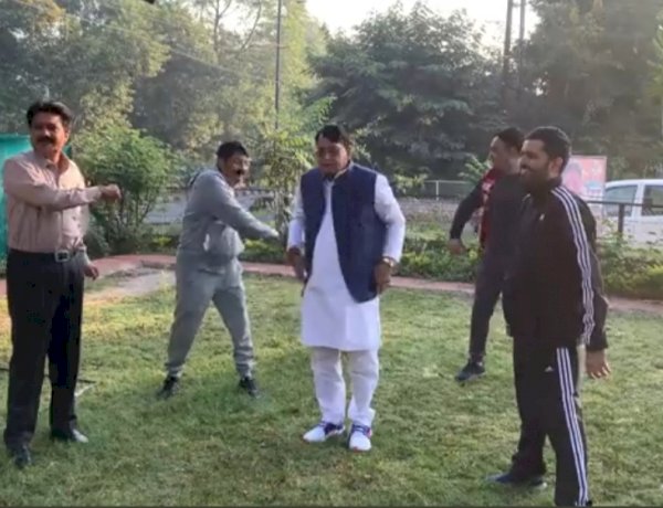फिटनेस दुरुस्त करने में जुटे कांग्रेस नेता, कोई जॉगिंग तो कोई कर रहा है साइकिलिंग, पीसी शर्मा ने खरीदे नए जूते फिटनेस दुरुस्त करने में जुटे कांग्रेस नेता, कोई जॉगिंग तो कोई कर रहा है साइकिलिंग, पीसी शर्मा ने खरीदे नए जूते