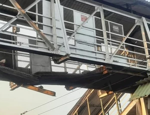 महाराष्ट्र के चंद्रपुर में बड़ा हादसा, रेलवे फुटओवर ब्रिज का बड़ा हिस्सा गिरा, करीब 20 लोग घायल