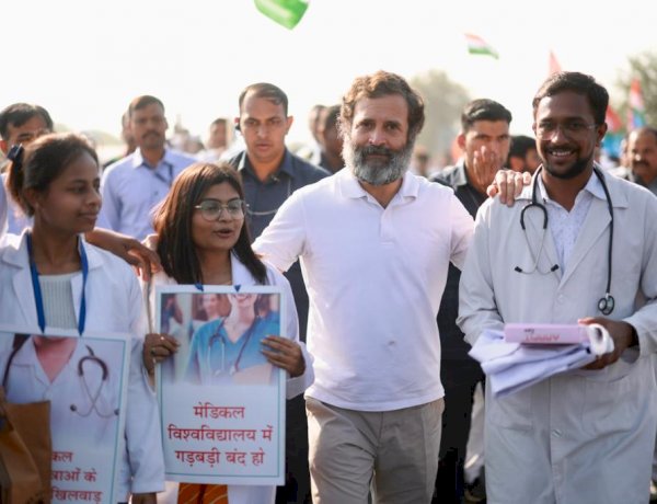 सांवेर में मेडिकल स्टूडेंट्स से मिले राहुल गांधी, चिकित्सा शिक्षा में व्याप्त भ्रष्टाचार को लेकर की बात
