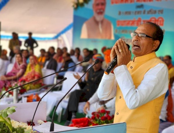 मंदसौर की सभा में मुख्यमंत्री शिवराज सिंह चौहान मंदसौर की सभा में मुख्यमंत्री शिवराज सिंह चौहान