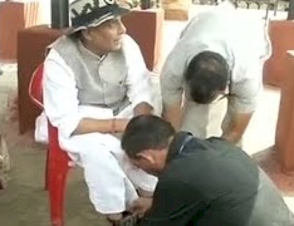 जूते के फ़ीते पर सियासी ताव, अब बीजेपी पर आक्रामक हुई कांग्रेस, राजनाथ सिंह का वीडियो शेयर कर दागे सवाल