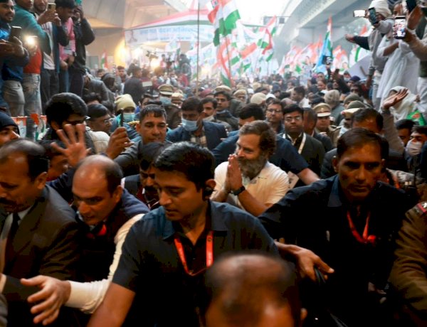 भारत जोड़ो यात्रा की दिल्ली में हुई एंट्री, सड़कों पर उतरा जनसैलाब, लाल किले पर जनसभा करेंगे राहुल गांधी भारत जोड़ो यात्रा की दिल्ली में हुई एंट्री, सड़कों पर उतरा जनसैलाब, लाल किले पर जनसभा करेंगे राहुल गांधी