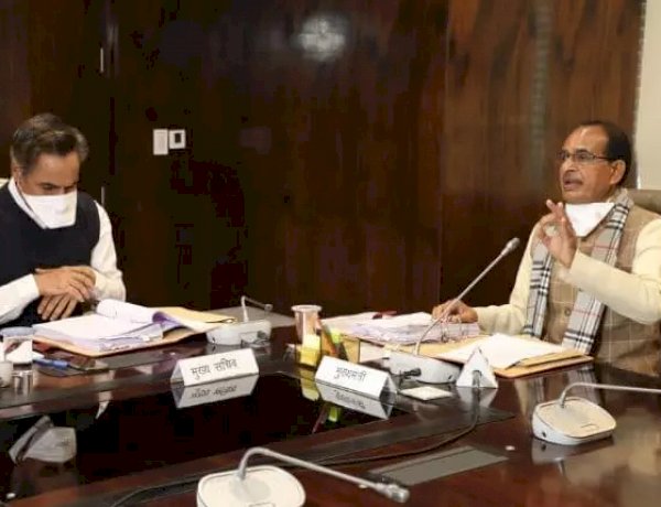 मुख्यसचिव इकबाल सिंह बैंस और मुख्यमंत्री शिवराज सिंह चौहान मुख्यसचिव इकबाल सिंह बैंस और मुख्यमंत्री शिवराज सिंह चौहान