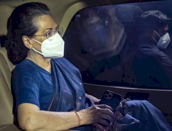 सोनिया गांधी दिल्ली के सर गंगाराम अस्पताल में भर्ती, प्रियंका गांधी के साथ रूटीन चेकअप के लिए गईं थीं अस्पताल