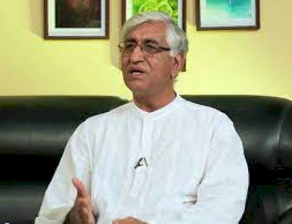थाने में मना BJP नेता का बर्थडे, DSP ने खिलाया केक, मंत्री टीएस सिंहदेव ने जताई आपत्ति थाने में मना BJP नेता का बर्थडे, DSP ने खिलाया केक, मंत्री टीएस सिंहदेव ने जताई आपत्ति