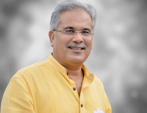 सीएम बघेल ने बटन दबाकर बेरोजगार युवाओं के खाते में डाले 2500 रुपए, युवाओं में दौड़ी खुशी की लहर सीएम बघेल ने बटन दबाकर बेरोजगार युवाओं के खाते में डाले 2500 रुपए, युवाओं में दौड़ी खुशी की लहर