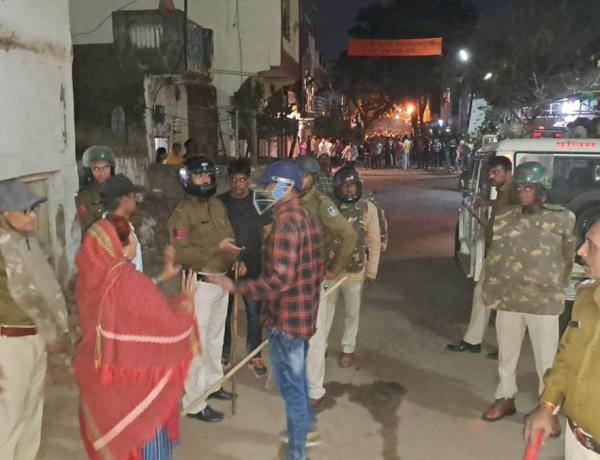 खंडवा में मुस्लिम व्यक्ति के घर जबरन प्रतिमा स्थापित करने पर विवाद, दो पक्षों में जमकर हुआ पथराव