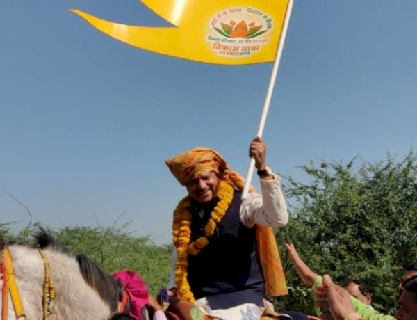 घोड़े पर सवार मंत्री अरविंद भदौरिया घोड़े पर सवार मंत्री अरविंद भदौरिया
