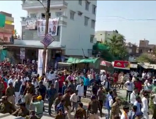 जनता का एग्ज़िट पोल आ गया, सीएम के रोड शो में नहीं पहुंची भीड़ जनता का एग्ज़िट पोल आ गया, सीएम के रोड शो में नहीं पहुंची भीड़