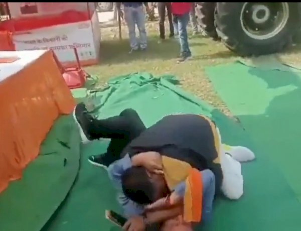 बीजेपी नेता ने कृषि विज्ञान केंद्र पर स्टेनो से की मारपीट, माउथ कैंसर से पीड़ित है स्टेनो बीजेपी नेता ने कृषि विज्ञान केंद्र पर स्टेनो से की मारपीट, माउथ कैंसर से पीड़ित है स्टेनो