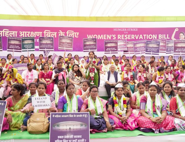 जंतर-मंतर पर धरने पर बैठी केसीआर की बेटी, संसद और विधानसभाओं में महिला आरक्षण की मांग