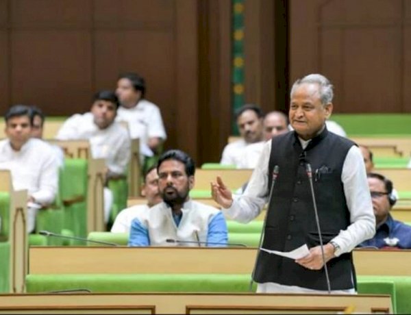 चुनावी साल में अशोक गहलोत ने लगाई घोषणाओं की झड़ी, राजस्थान में 19 नए जिले बनाने का ऐलान चुनावी साल में अशोक गहलोत ने लगाई घोषणाओं की झड़ी, राजस्थान में 19 नए जिले बनाने का ऐलान