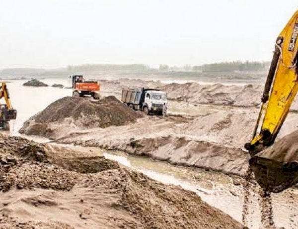 अवैध खनन से खोखली हो रही नर्मदा, संरक्षण के नाम पर शिवराज सरकार खर्च करेगी 350 करोड़ रुपए