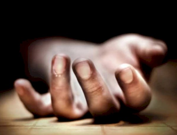 भोपाल में 7वीं की छात्रा की संदिग्ध परिस्थितियों में मौत, परिजनों को गला दबाकर हत्या की आशंका भोपाल में 7वीं की छात्रा की संदिग्ध परिस्थितियों में मौत, परिजनों को गला दबाकर हत्या की आशंका