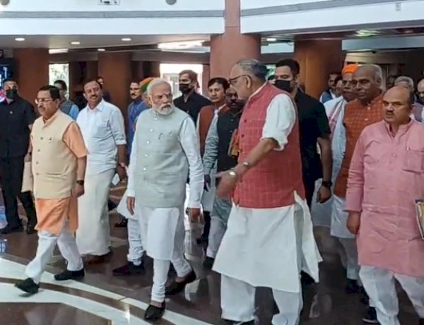 विपक्ष से मिलेगी कड़ी टक्कर, मजबूत लड़ाई के लिए रहें तैयार, बीजेपी संसदीय दल की बैठक में बोले पीएम मोदी विपक्ष से मिलेगी कड़ी टक्कर, मजबूत लड़ाई के लिए रहें तैयार, बीजेपी संसदीय दल की बैठक में बोले पीएम मोदी
