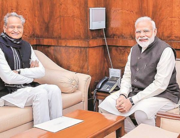 आपके तो दोनों हाथ में लड्डु है, पीएम मोदी ने ली सीएम गहलोत की चुटकी आपके तो दोनों हाथ में लड्डु है, पीएम मोदी ने ली सीएम गहलोत की चुटकी
