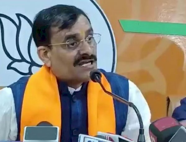 कांग्रेस पर आरोप लगाने के चक्कर में फिसली वीडी शर्मा की ज़ुबान, 144 करोड़ बतायी मध्य प्रदेश की आबादी कांग्रेस पर आरोप लगाने के चक्कर में फिसली वीडी शर्मा की ज़ुबान, 144 करोड़ बतायी मध्य प्रदेश की आबादी
