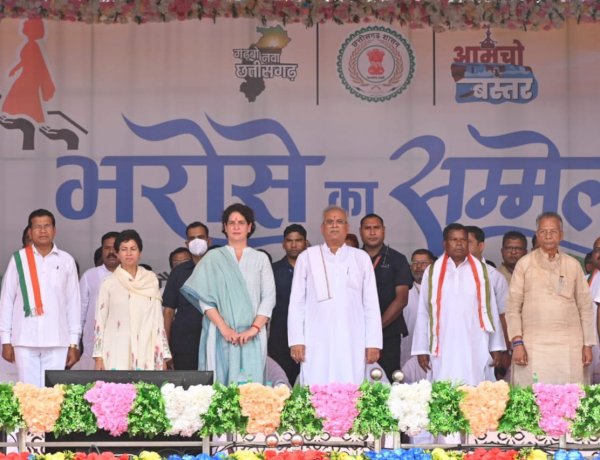 कांग्रेस ने वापस दिलाया छत्तीसगढ़ की जनता को उसका सम्मान, बस्तर में बीजेपी पर गरजीं प्रियंका गांधी