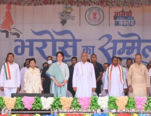 कांग्रेस ने वापस दिलाया छत्तीसगढ़ की जनता को उसका सम्मान, बस्तर में बीजेपी पर गरजीं प्रियंका गांधी कांग्रेस ने वापस दिलाया छत्तीसगढ़ की जनता को उसका सम्मान, बस्तर में बीजेपी पर गरजीं प्रियंका गांधी