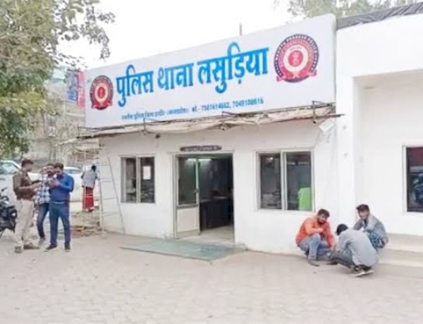 इंदौर में हेट क्राइम की शर्मनाक घटना, नाबालिग को कपड़े उतारकर पीटा, जय श्री राम के नारे भी लगवाए इंदौर में हेट क्राइम की शर्मनाक घटना, नाबालिग को कपड़े उतारकर पीटा, जय श्री राम के नारे भी लगवाए