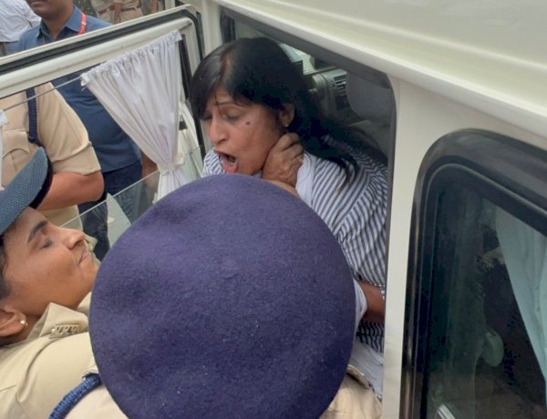 मध्य प्रदेश पुलिस ने पकड़ा दलित महिला विधायक का गला, कांग्रेस ने कहा ये है भाजपा की सत्ता का असली चरित्र मध्य प्रदेश पुलिस ने पकड़ा दलित महिला विधायक का गला, कांग्रेस ने कहा ये है भाजपा की सत्ता का असली चरित्र