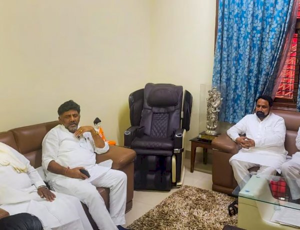 कांग्रेस नेताओं से मिलने पहुंचे कर्नाटक के पूर्व डिप्टी सीएम, कांग्रेस के टिकट पर लड़ेंगे चुनाव