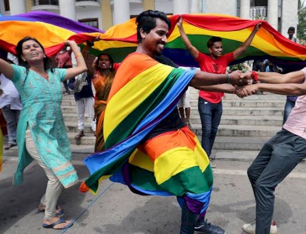 सेम सेक्स मैरिज एलिट क्लास की सोच, इसका लोकाचार से कोई वास्ता नहीं, SC में बोली केंद्र सरकार सेम सेक्स मैरिज एलिट क्लास की सोच, इसका लोकाचार से कोई वास्ता नहीं, SC में बोली केंद्र सरकार