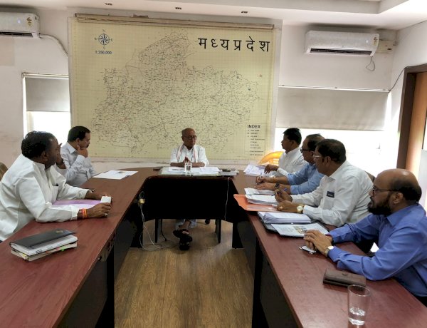 पीसीसी में कांग्रेस प्रशासनिक अत्याचार प्रतिरोध समिति की बैठक, दिग्विजय सिंह ने सदस्यों से ली संभागवार रिपोर्ट पीसीसी में कांग्रेस प्रशासनिक अत्याचार प्रतिरोध समिति की बैठक, दिग्विजय सिंह ने सदस्यों से ली संभागवार रिपोर्ट