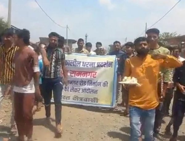 सीहोर में सड़क की मरम्मत न होने पर अनोखा विरोध, सड़क के गड्ढों का मनाया गया जन्मदिन सीहोर में सड़क की मरम्मत न होने पर अनोखा विरोध, सड़क के गड्ढों का मनाया गया जन्मदिन