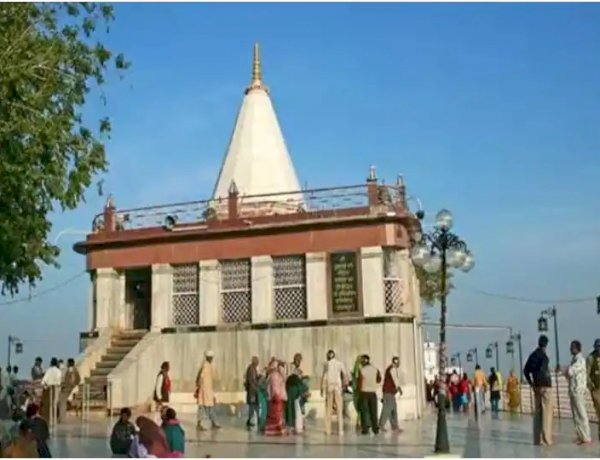 मैहर माता मंदिर से हटाए जाएं मुस्लिम कर्मचारी, शिवराज सरकार का आदेश सोशल मीडिया पर वायरल मैहर माता मंदिर से हटाए जाएं मुस्लिम कर्मचारी, शिवराज सरकार का आदेश सोशल मीडिया पर वायरल