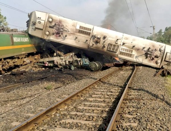 शहडोल में भीषण रेल हादसा, पहले से खड़ी मालगाड़ी से टकराई दूसरी ट्रेन, दो की मौत
