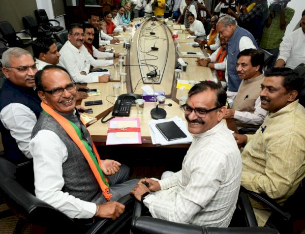 जमीनी फीडबैक ने बढ़ाई BJP की चिंता, जनता से लेकर भाजपा कार्यकर्ता तक शिवराज सरकार से नाराज जमीनी फीडबैक ने बढ़ाई BJP की चिंता, जनता से लेकर भाजपा कार्यकर्ता तक शिवराज सरकार से नाराज